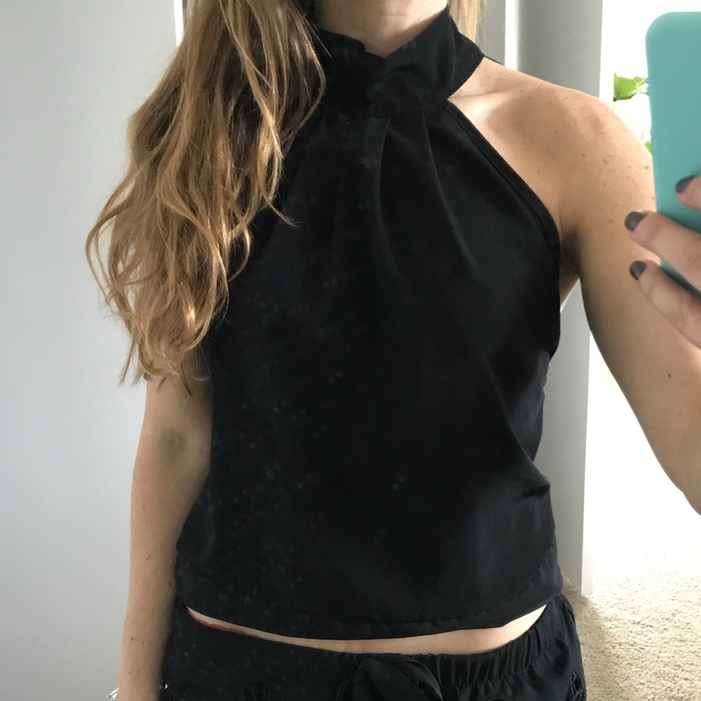 Open back blouse. - Picture 3 of 3